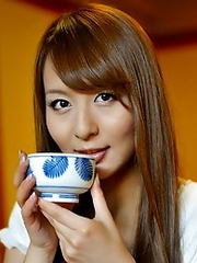 Sweet and luxurious Japanese av idol Jessical Kizaki shows her lovely body