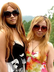 Cute Japanese chicks munch a stiffy
