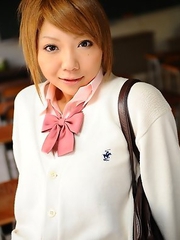 Rui Hazuki shows her butt in school