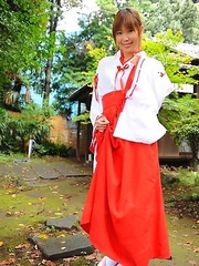 Yuuno Hoshi gets caught in garden