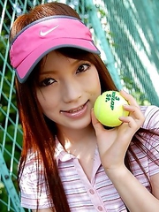 Nazuna Otoi shows off outdoors