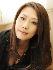 Yanagida Yayoi shows her sexy body