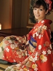 The kimono of Yuria Tominaga hide a beautiful hairy pussy