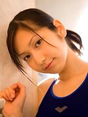 Kaori Ishii in tight bath suit shows that is ready for sea