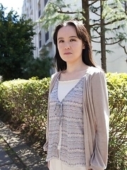 Junko Nishimura is an Asian lady presenting